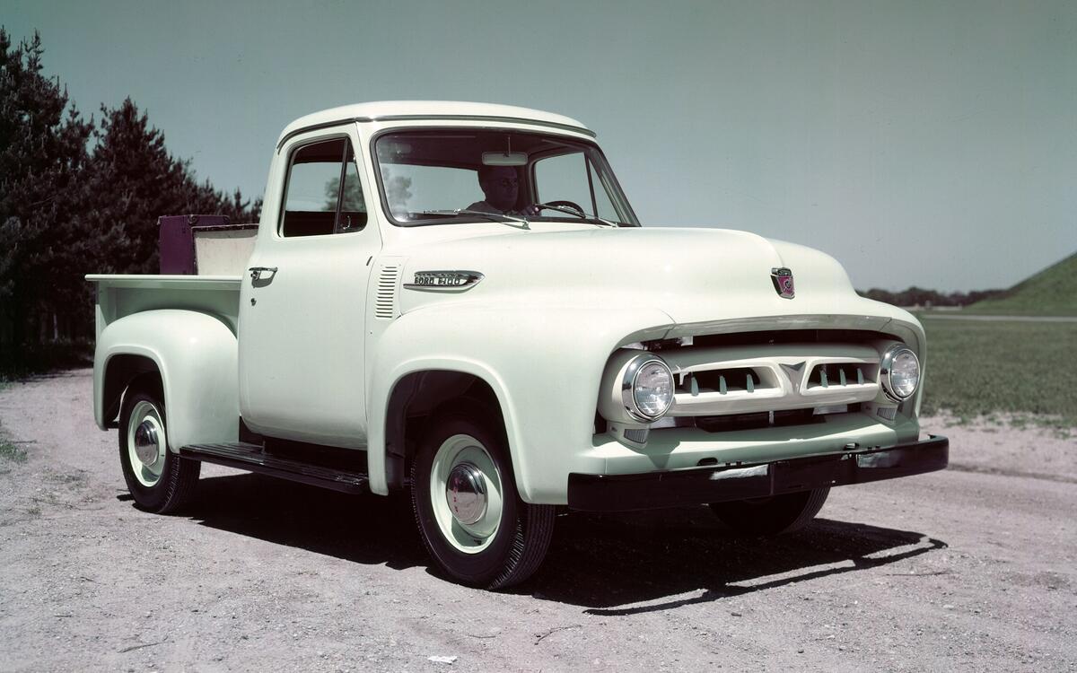 The second-generation F-Series (1953) The second-generation F-Series (1953)