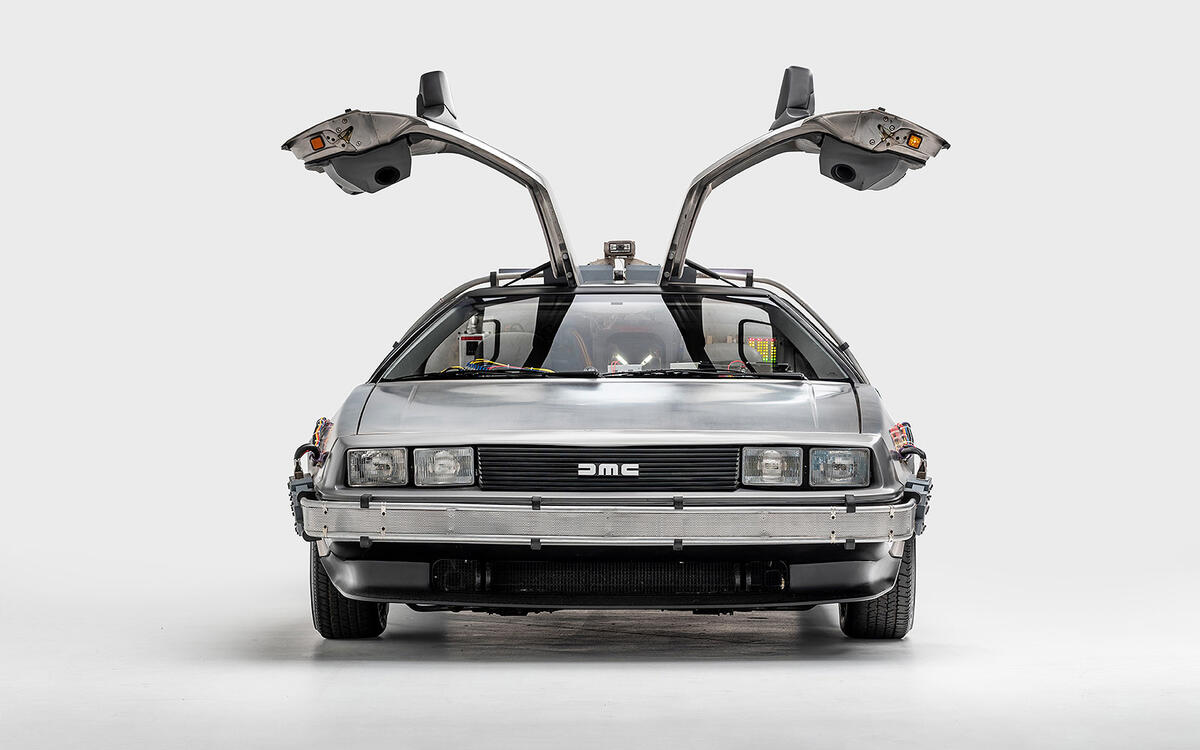 DeLorean Time Machine (1985) DeLorean Time Machine (1985)