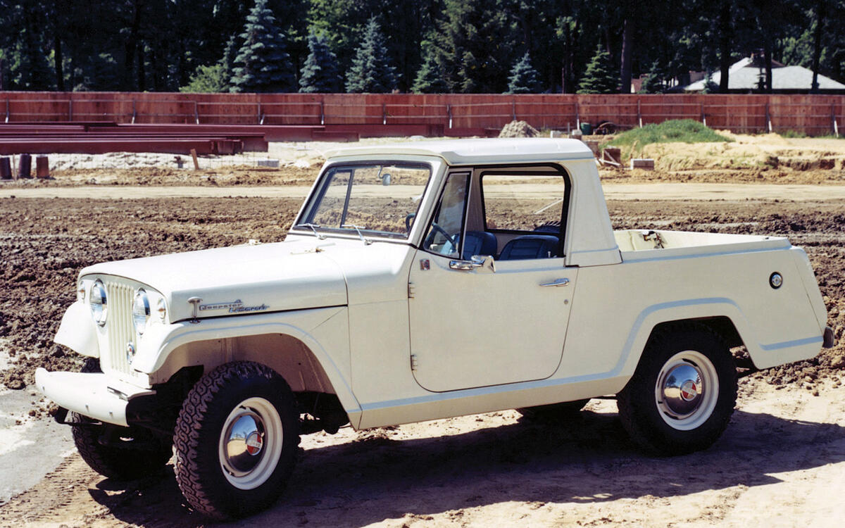 Jeepster Commando (1967) Jeepster Commando (1967)