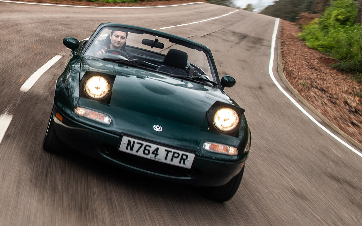 Mazda MX-5 (1989) Mazda MX-5 (1989)