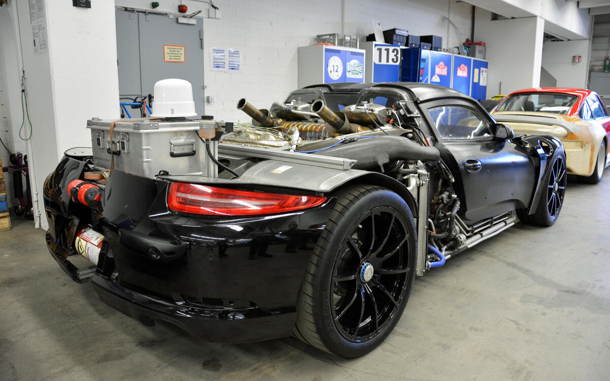 Porsche 918 Spyder test mule (2012) Porsche 918 Spyder test mule (2012)