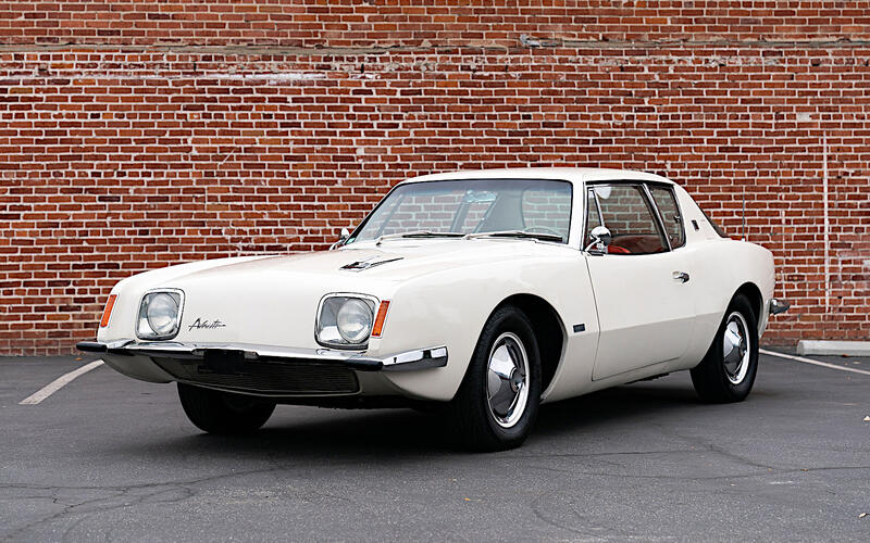 Studebaker Avanti