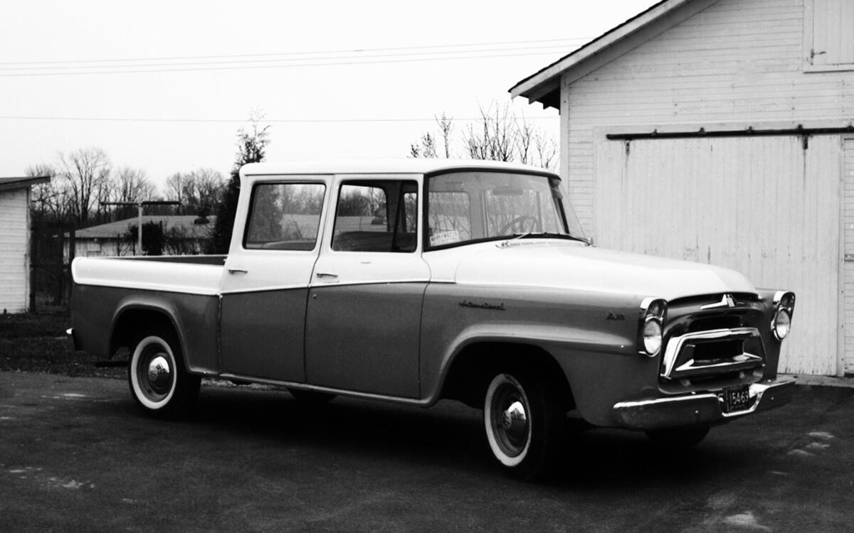 FIRST CREW CAB PICKUP: International Harvester Travelette (1957) FIRST CREW CAB PICKUP: International Harvester Travelette (1957)