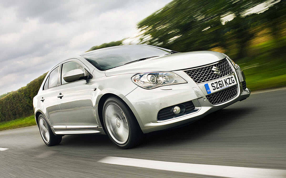 Suzuki Kizashi (2012) Suzuki Kizashi (2012)