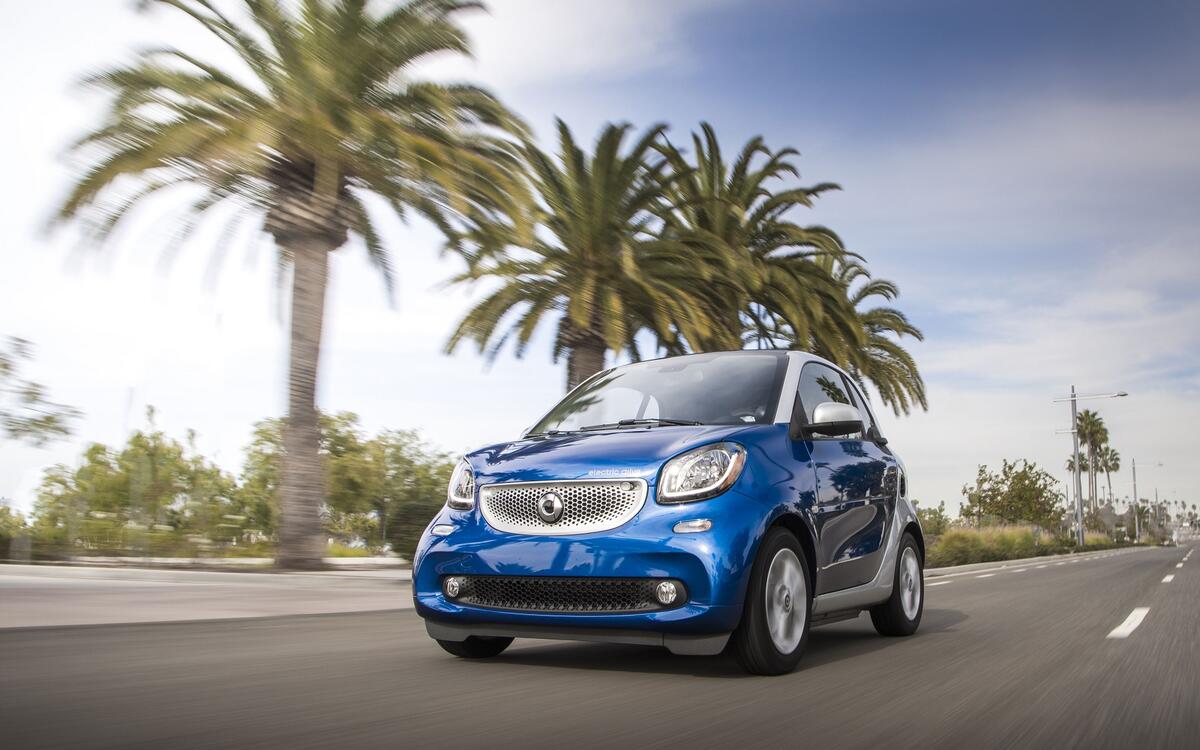 Smart Fortwo Electric Drive – 2363lb (1060kg)