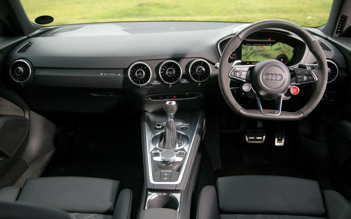 Audi TT RS quattro S tronic - interior 
