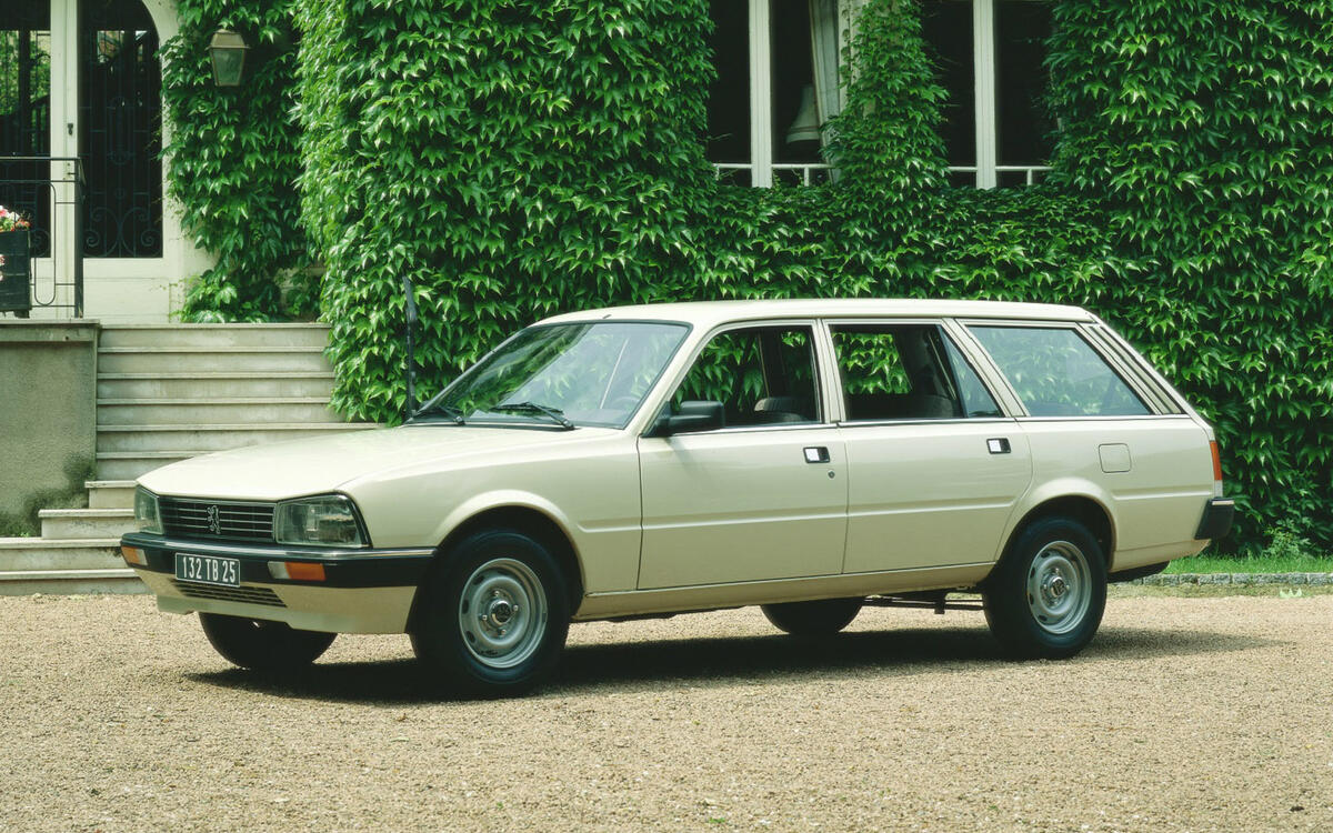 Peugeot 505 (1979) – max boot capacity: 1940 litres/68.5 cubic feet Peugeot 505 (1979) – max boot capacity: 1940 litres/68.5 cubic feet
