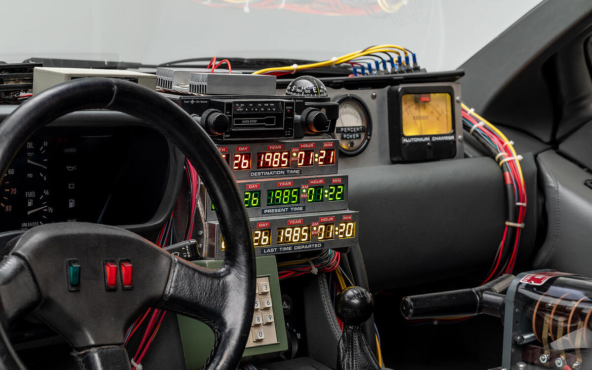 DeLorean Time Machine (1985) DeLorean Time Machine (1985)