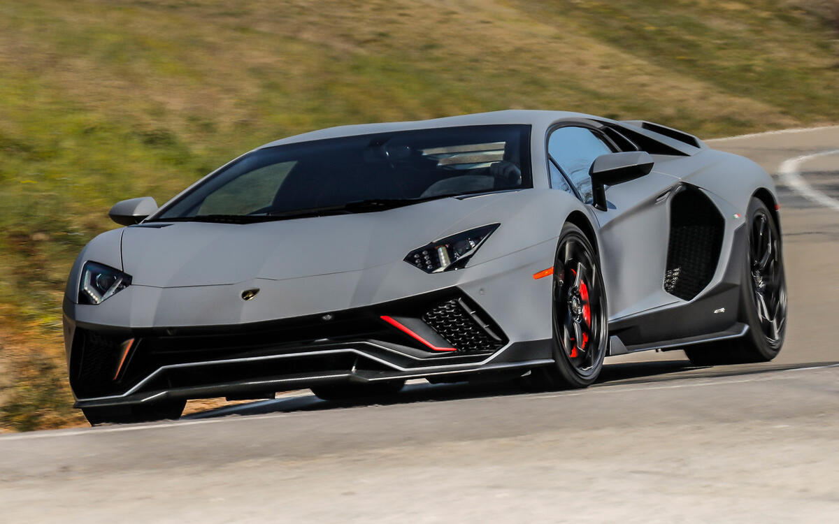 Lamborghini: LP780-4 Ultimae - 220mph  Lamborghini: LP780-4 Ultimae - 220mph