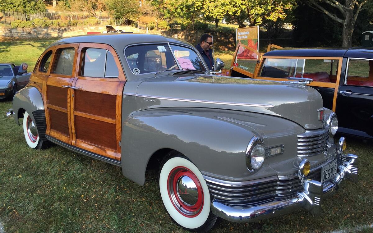Nash Ambassador Suburban (1946)