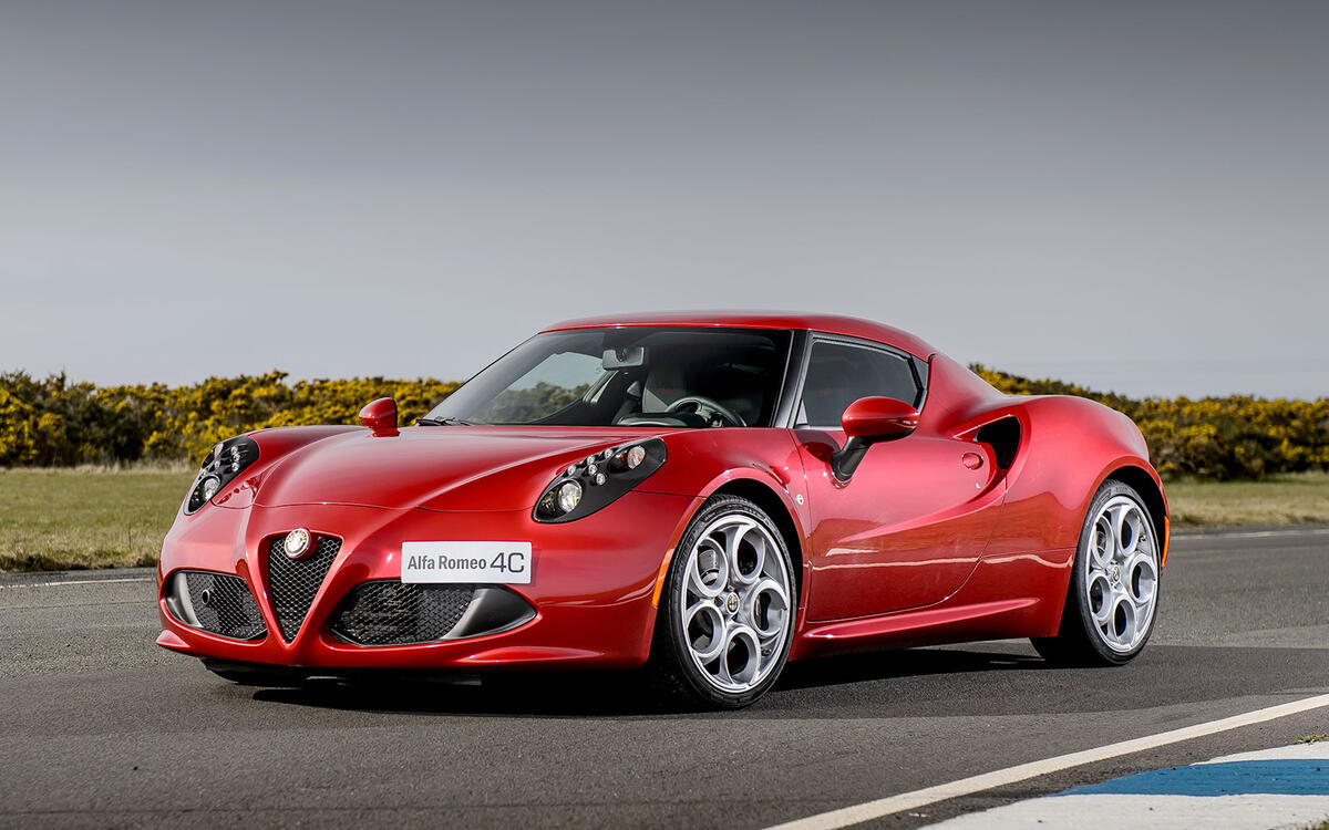 Alfa Romeo 4C (2013) Alfa Romeo 4C (2013)