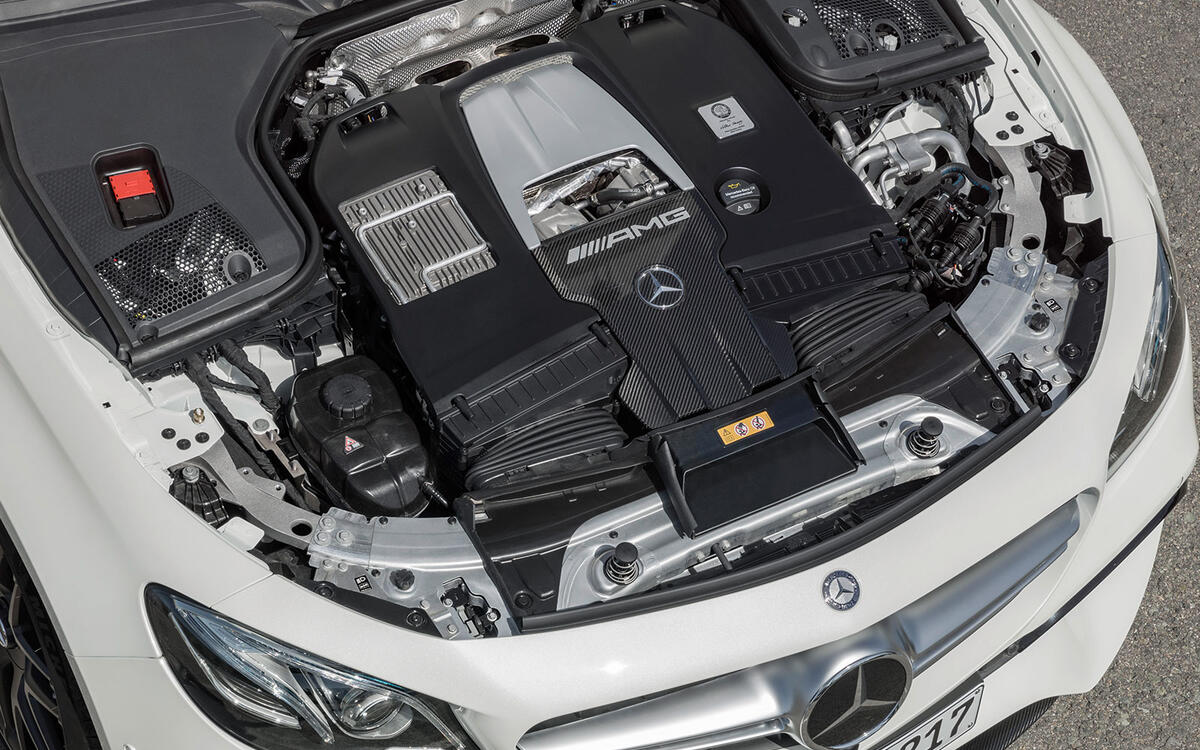 Mercedes-AMG V8 (2015) Mercedes-AMG V8 (2015)