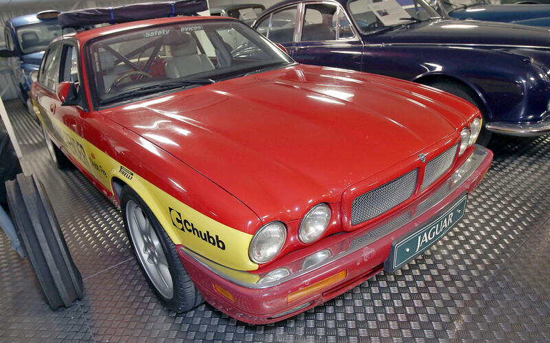 Jaguar XJ fire tender