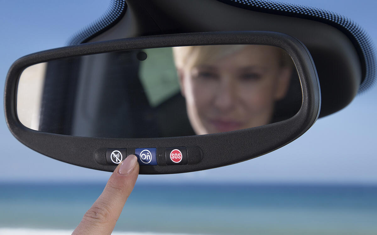 FIRST VEHICLE TELEMATICS SYSTEM: OnStar (1996) FIRST VEHICLE TELEMATICS SYSTEM: OnStar (1996)