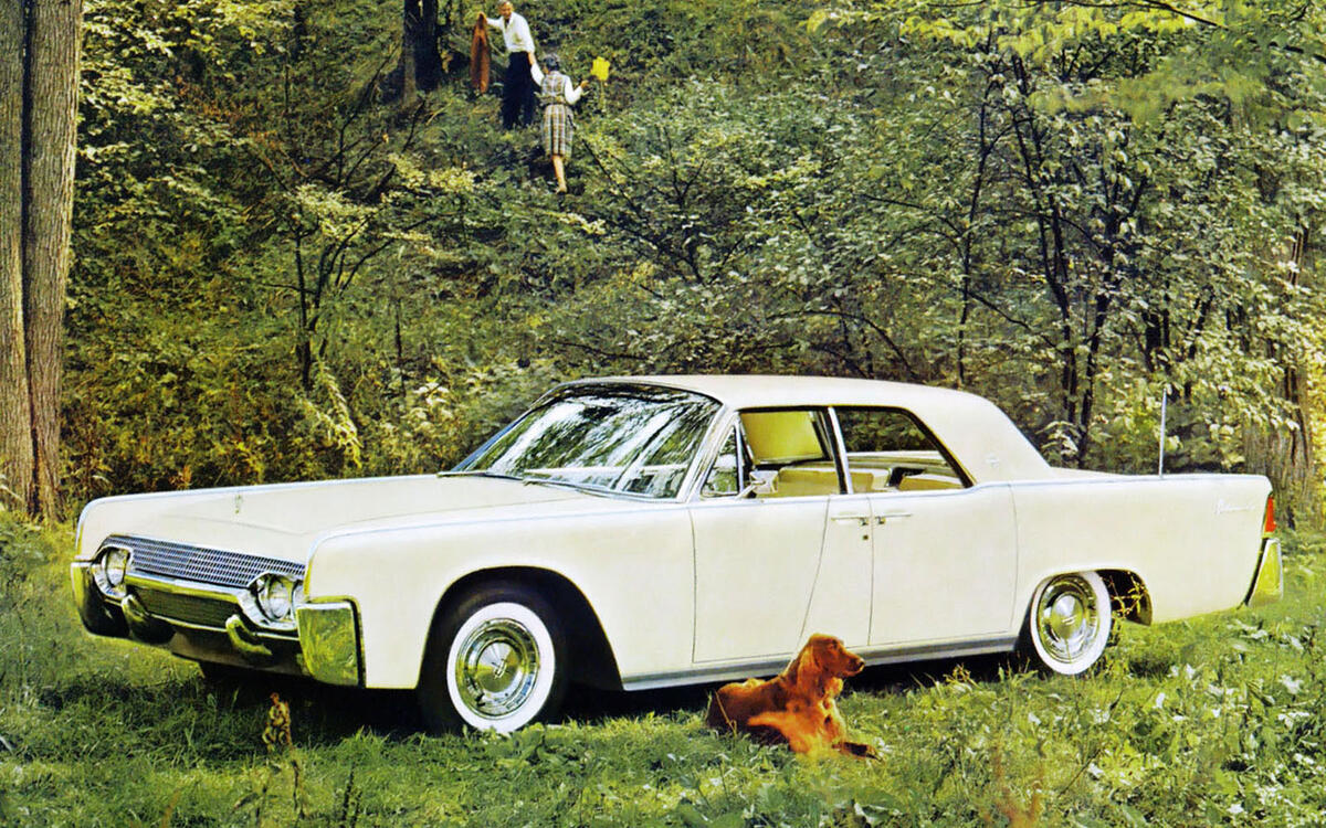 42 1961 Lincoln Continental down 1