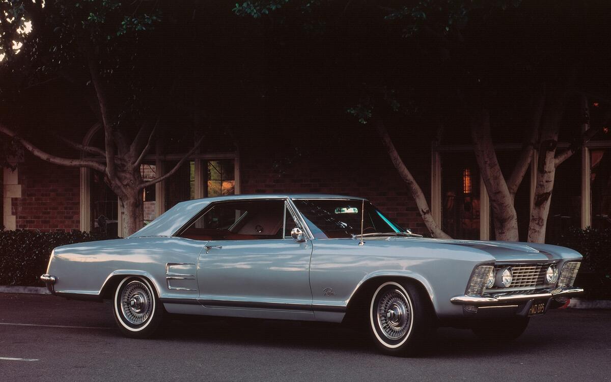 Who wins? 1963 Buick Riviera