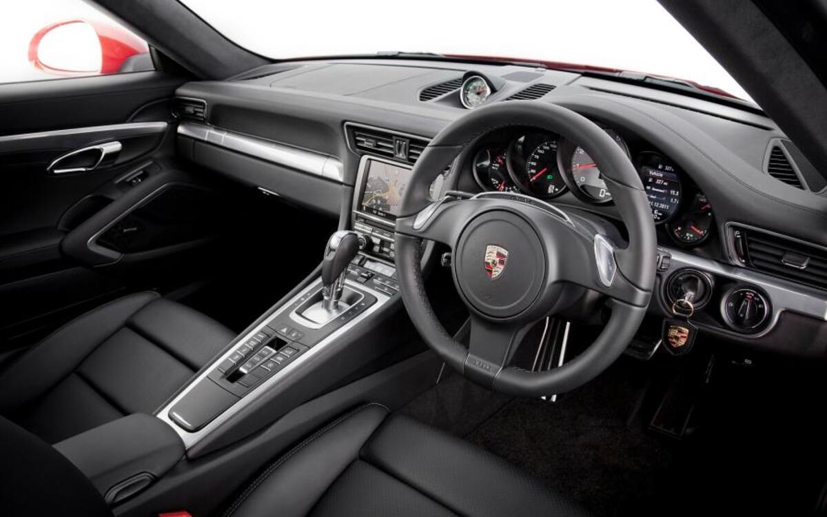 2012 Porsche 911 - interior 