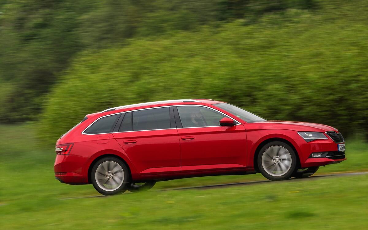 Skoda Superb Estate (2008) – max boot capacity: 1950 litres/68.9 cubic feet Skoda Superb Estate (2008) – max boot capacity: 1950 litres/68.9 cubic feet