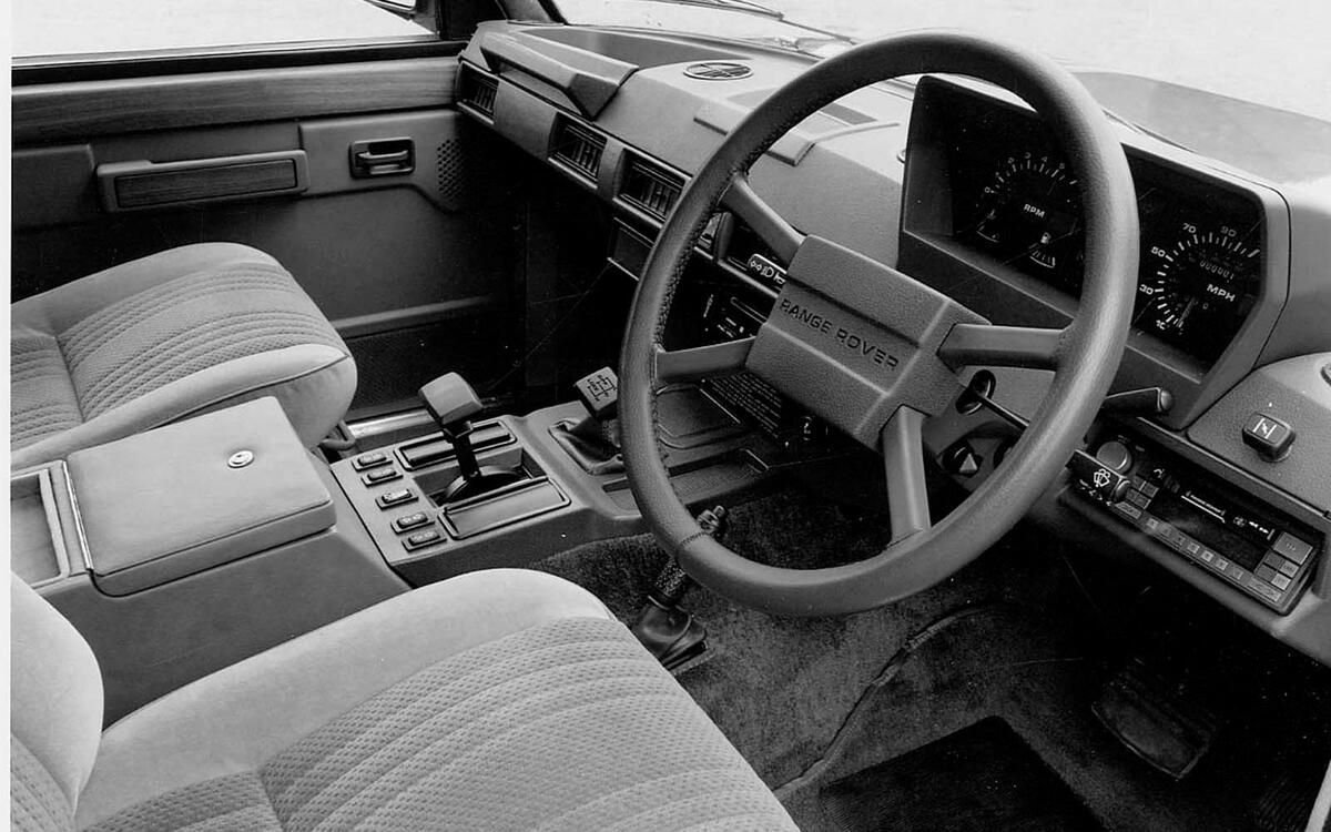 1982 - The Range Rover goes automatic for the first time 1982 - Automatic gearbox introduced
