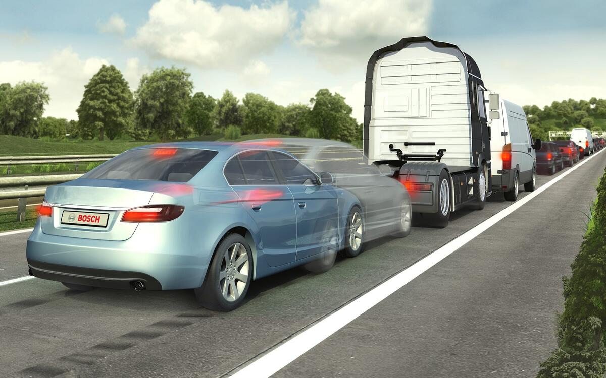 Automatic emergency braking (AEB) Automatic emergency braking (AEB)
