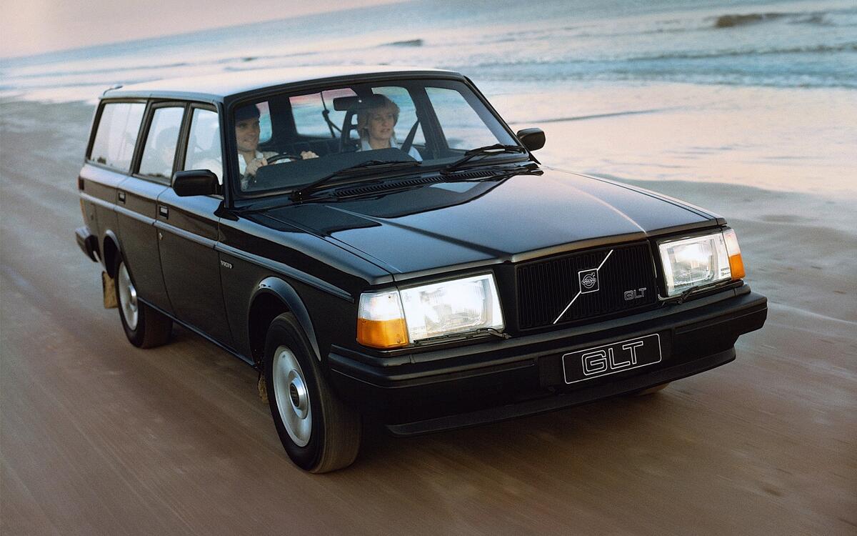 Volvo 240 (1974) Volvo 240 (1974)