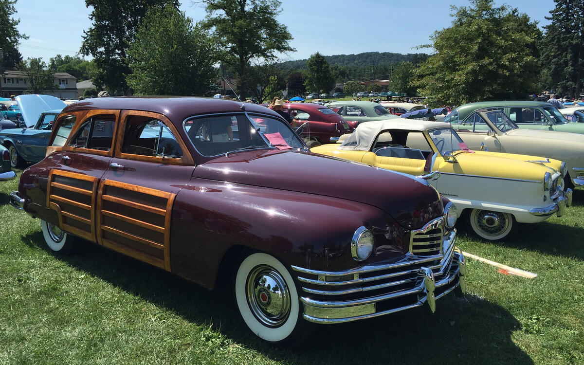 Packard Eight Station Sedan (1948)
