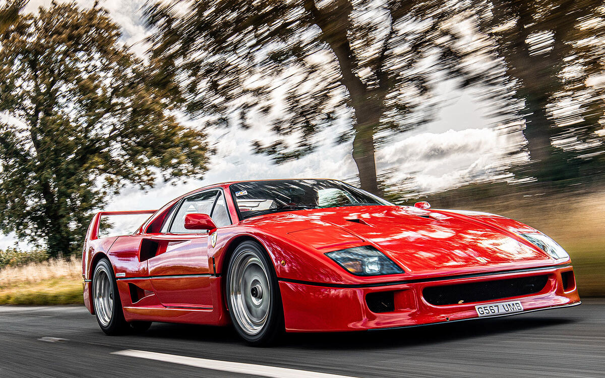 35 1987 Ferrari F40 