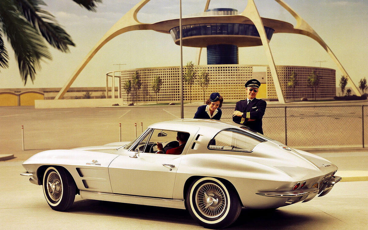 34 1963 Chevrolet Corvette Stingray 