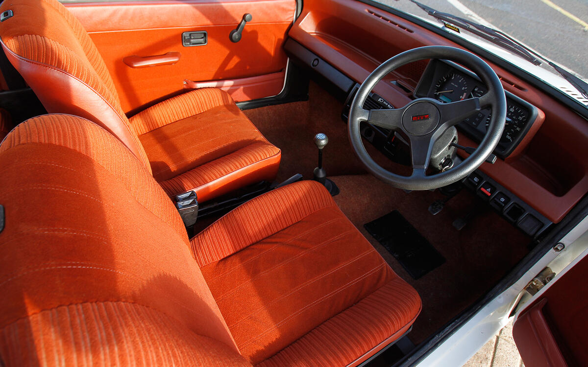 Step into this Austin after a modern, and you’re struck by its unrelenting paprika-ness, which I rather like, and the incredible airiness of its cabin.