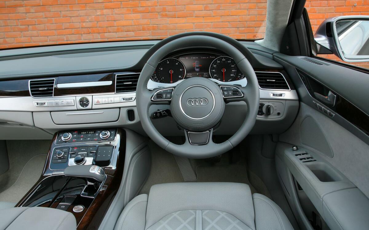 Audi A8 W12 (2001-2017)