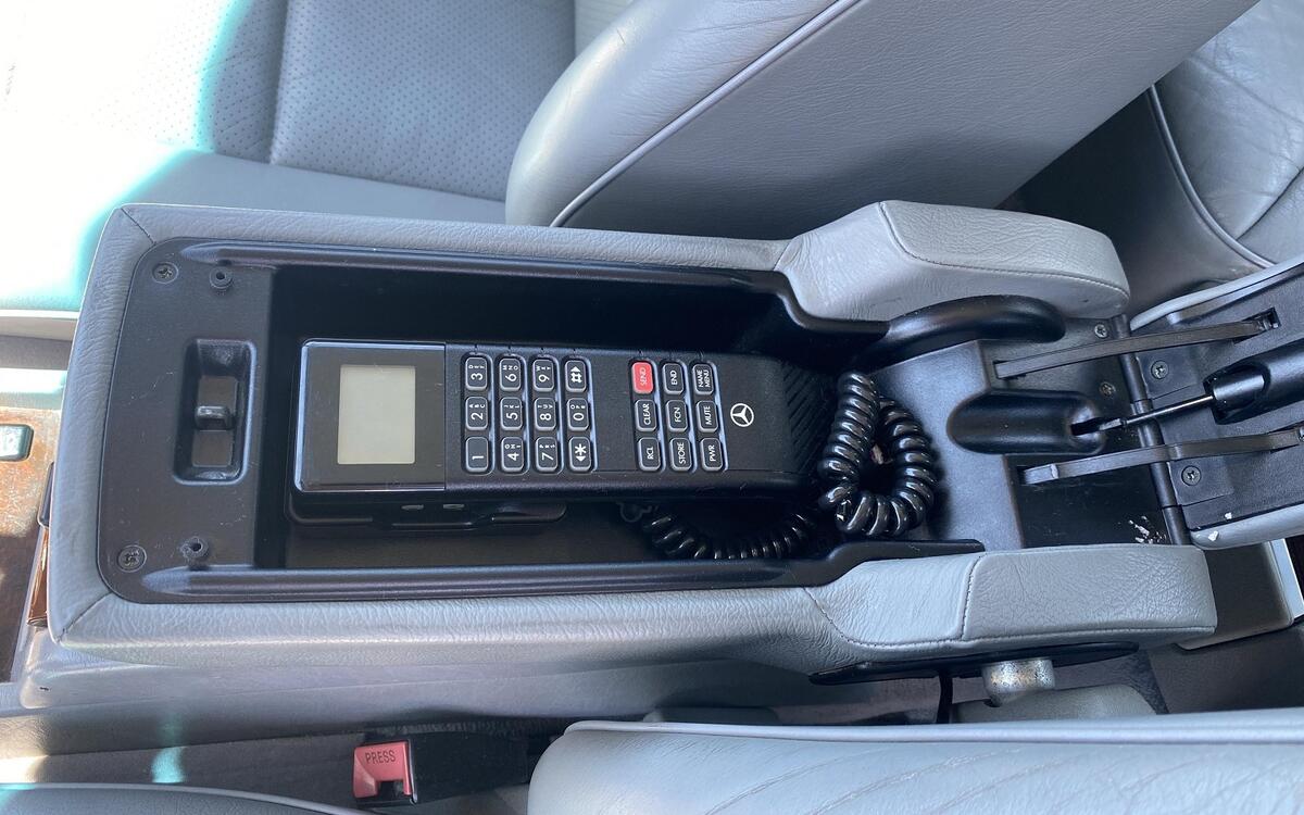 Car phones (1980s and 1990s)