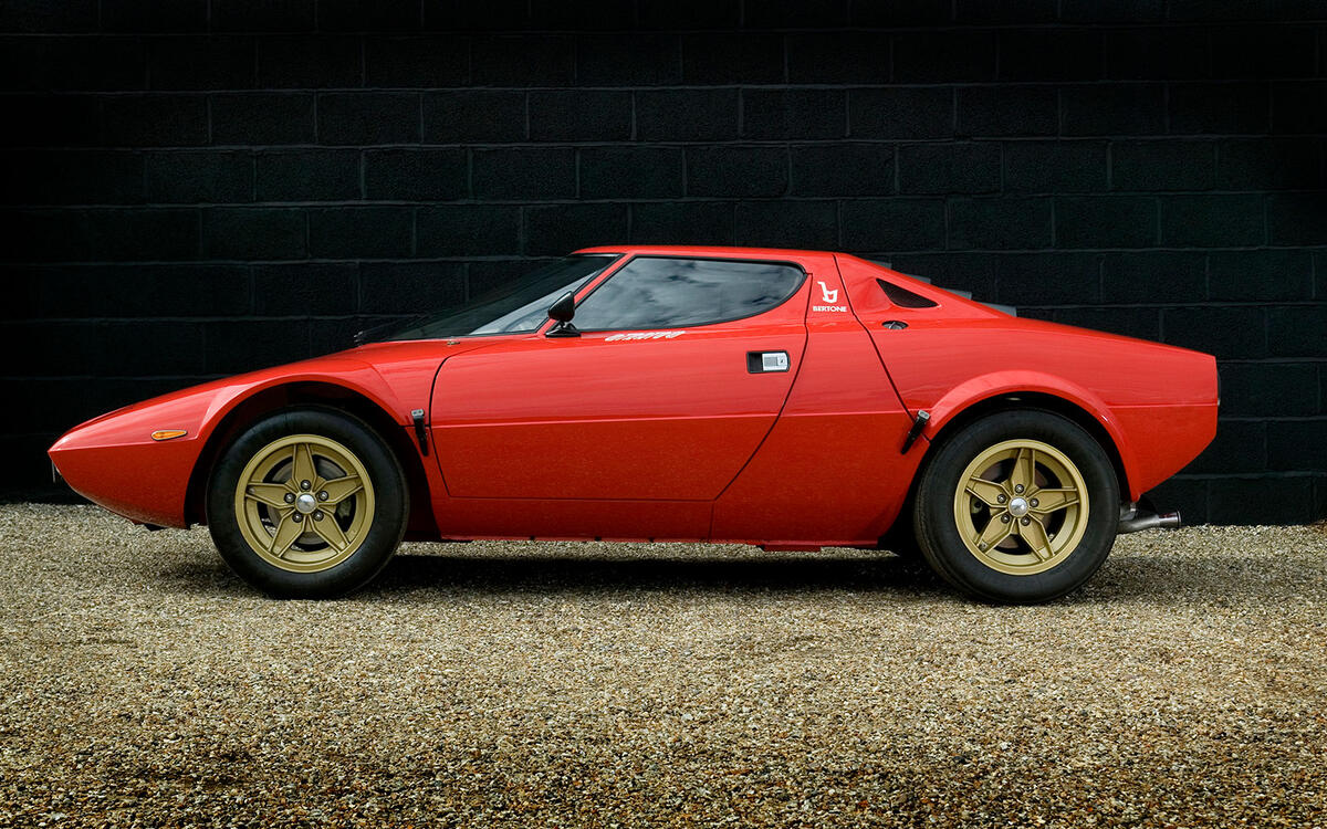 27 1974 Lancia Stratos 