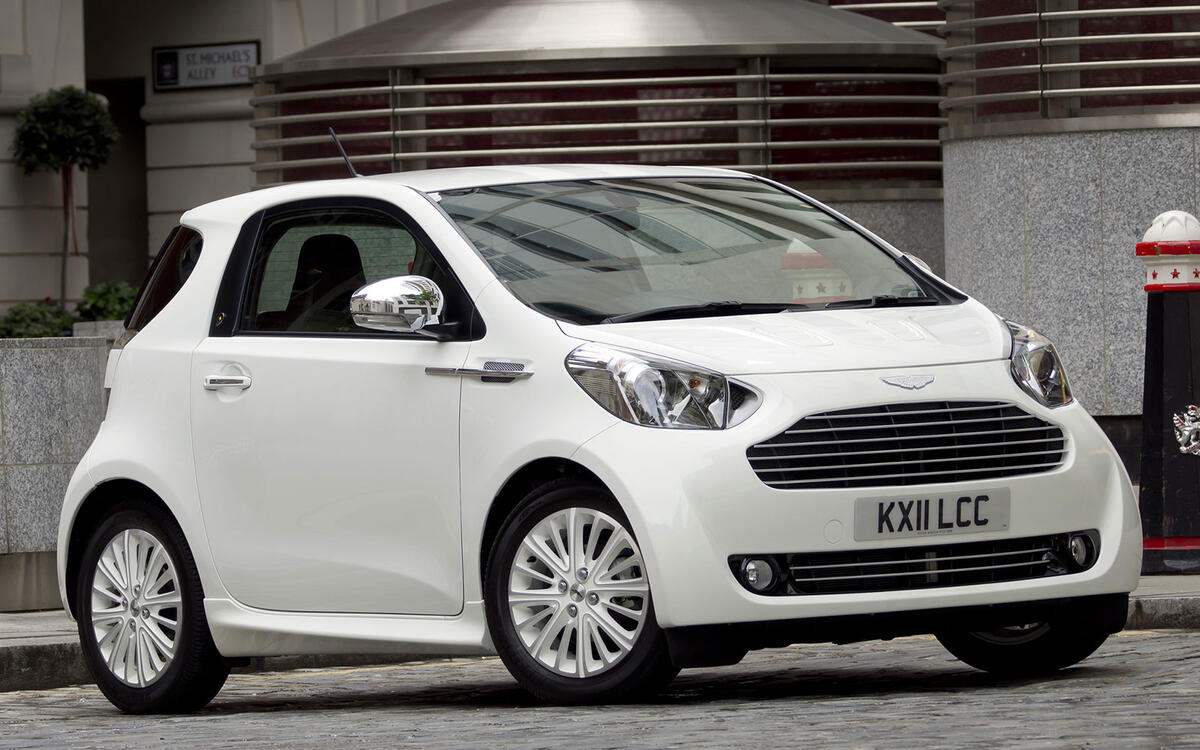 Toyota IQ (2011) – 2 models Toyota IQ (2011) – 2 models