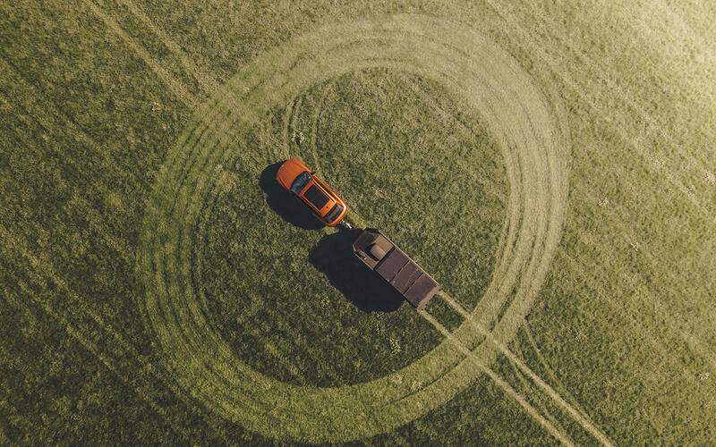 BENTLEY BENTAYGA & BRUDER CARAVAN 