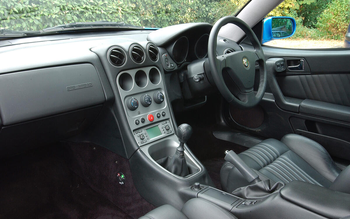 Alfa Romeo GTV 2.0 Twin Spark - interior Alfa Romeo GTV 2.0 Twin Spark - interior