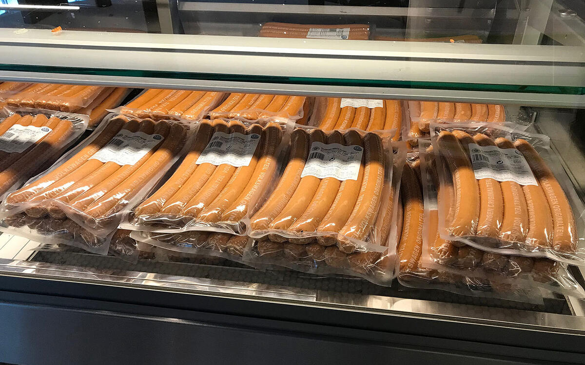 There’s also a vegetarian currywurst There’s also a vegetarian currywurst