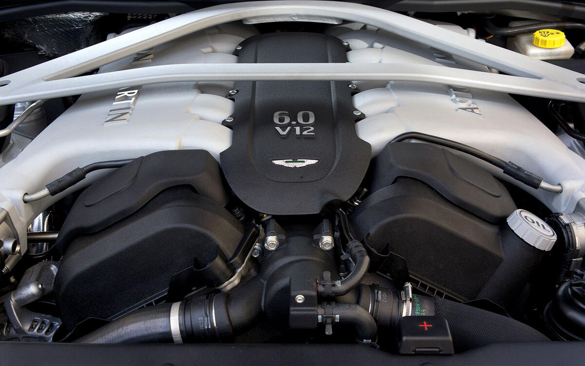 ASTON MARTIN DB9 ASTON MARTIN DB9