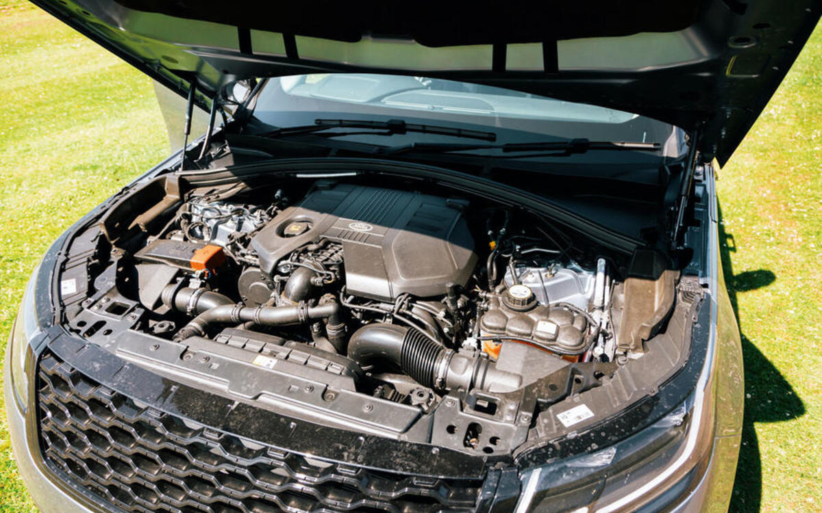 1986 - The first Range Rover to drink from the black pump Range Rover diesel engine