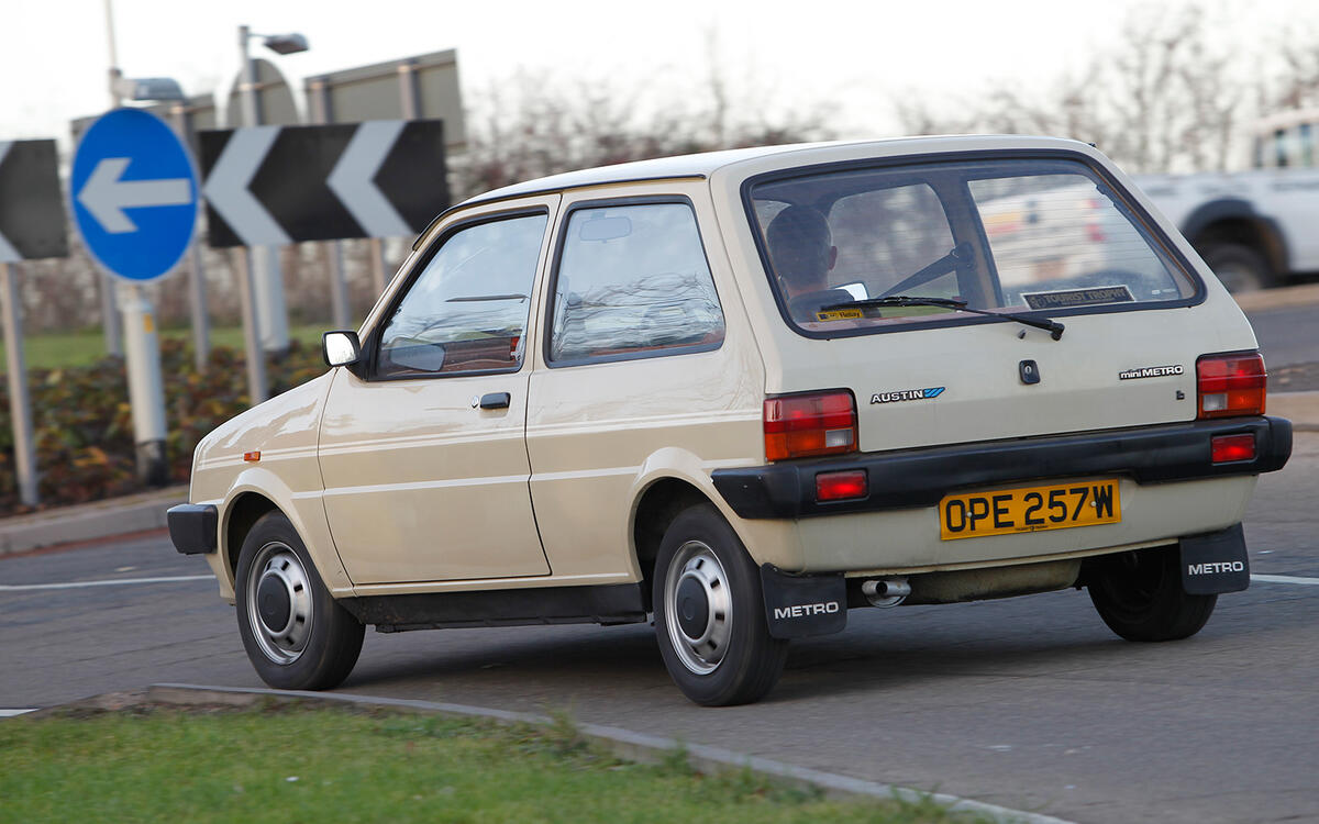 You move off to a symphony of gears-in-the-sump whine, the Hydragas suspension less absorbent than you might hope for from a system of such theoretical sophistication, to enjoy the friendly urgings of the A series.
