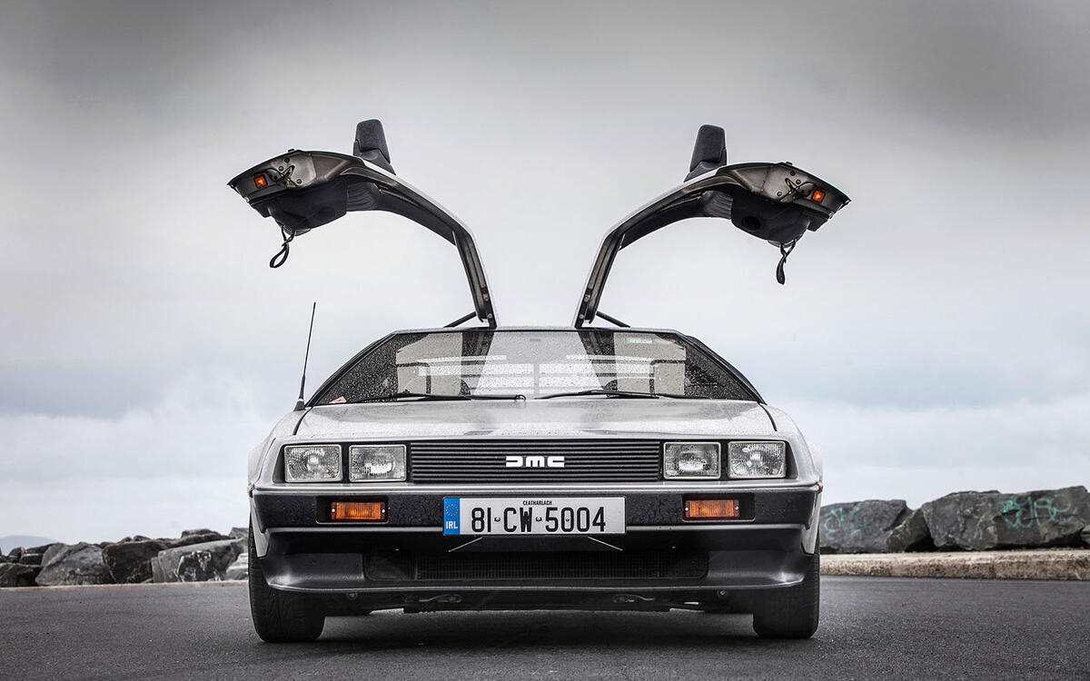 DeLorean: DMC-12 (1981) DeLorean: DMC-12 (1981)