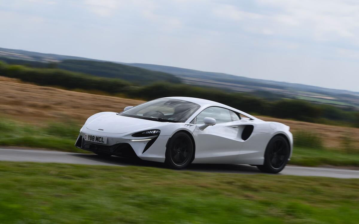 42: McLaren Artura  42: McLaren Artura