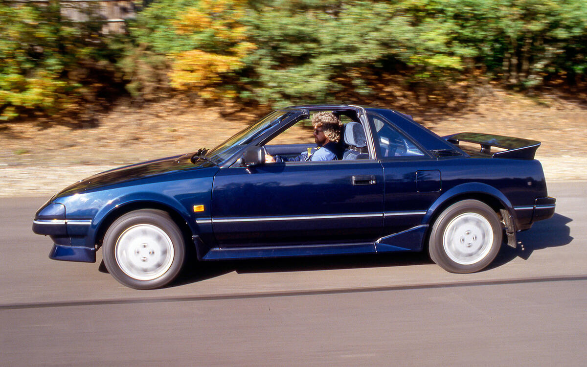 Toyota MR2 (1986) Toyota MR2 (1986)