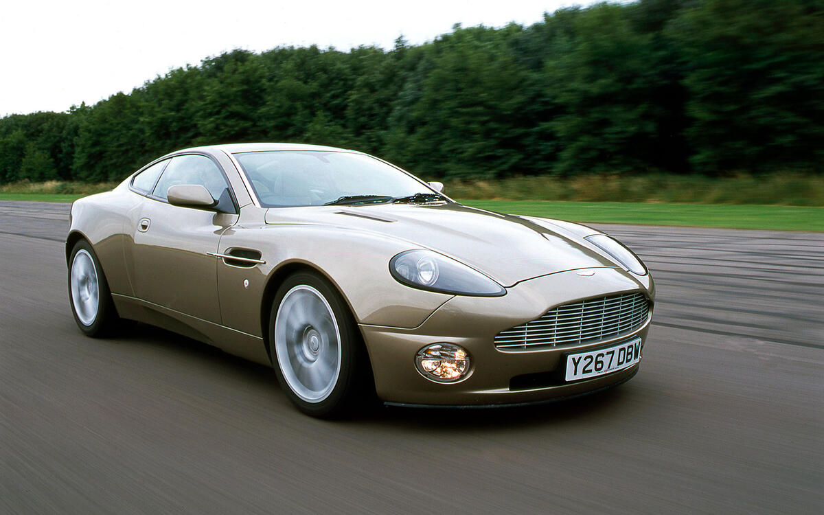 9 2001 Aston Martin Vanquish 