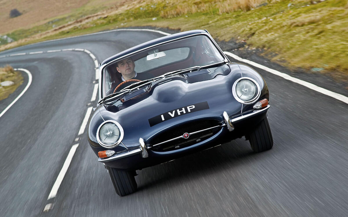 2 1961 Jaguar E-Type 