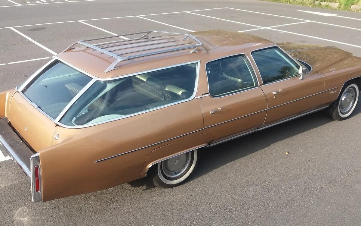 Cadillac Fleetwood (1970) – max boot capacity: 2559 litres/90.4 cubic feet Cadillac Fleetwood (1970) – max boot capacity: 2559 litres/90.4 cubic feet