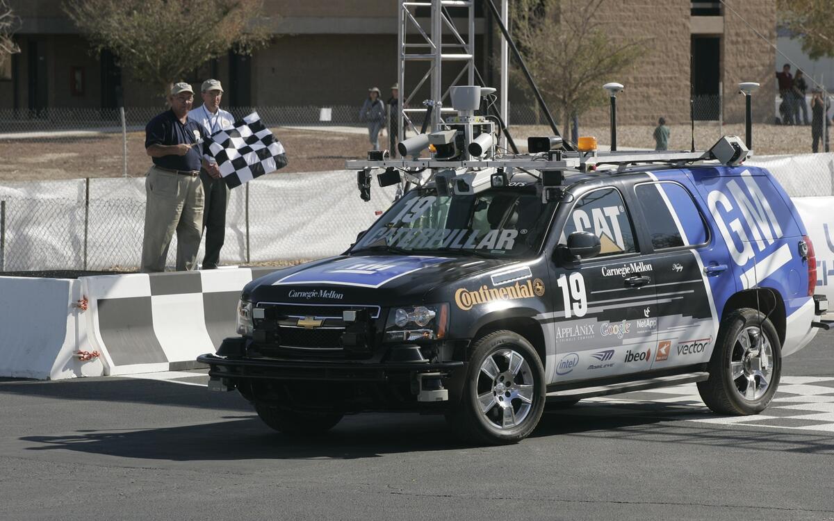 DARPA’s Urban Challenge (2007) DARPA’s Urban Challenge (2007)