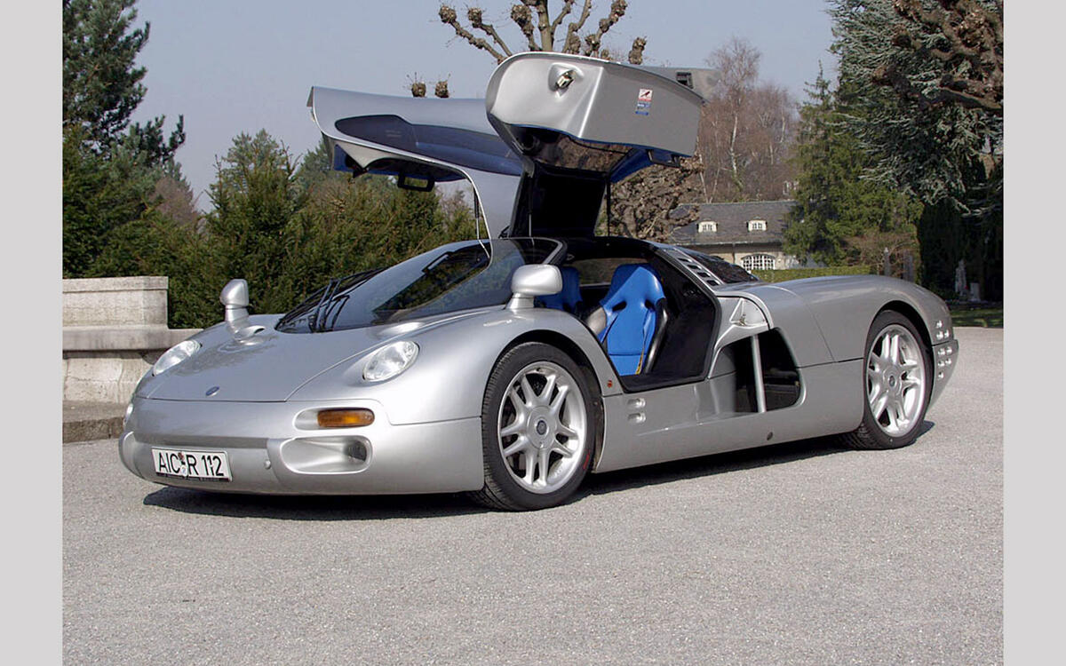 Isdera Commendatore 112i