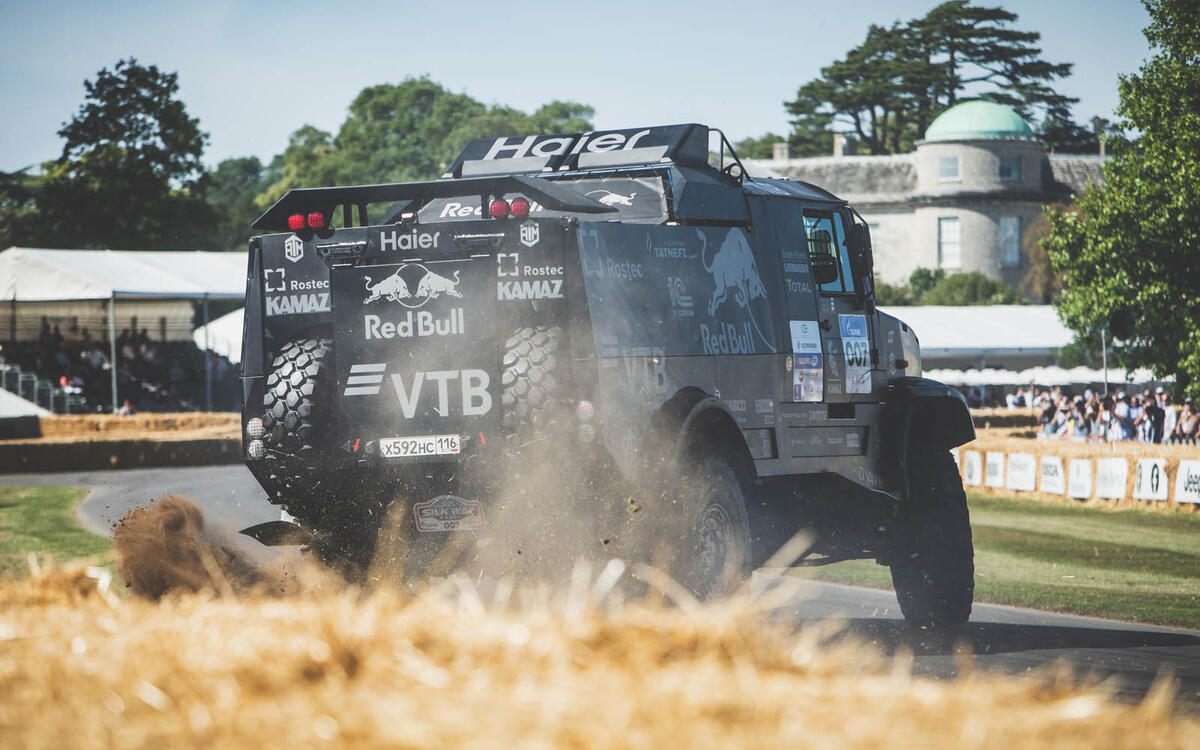 Kamaz dakar truck churns up the hillclimb - sideways Kamaz dakar truck churns up the hillclimb - sideways