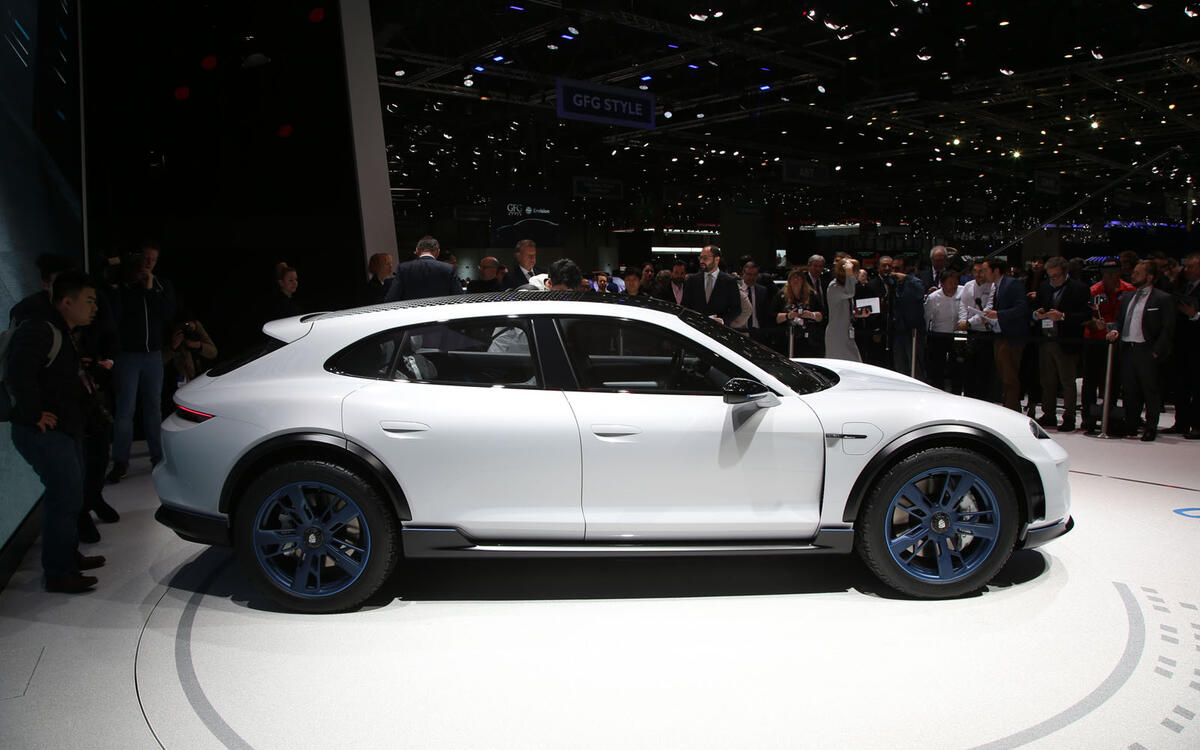 Porsche Mission E Cross Turismo