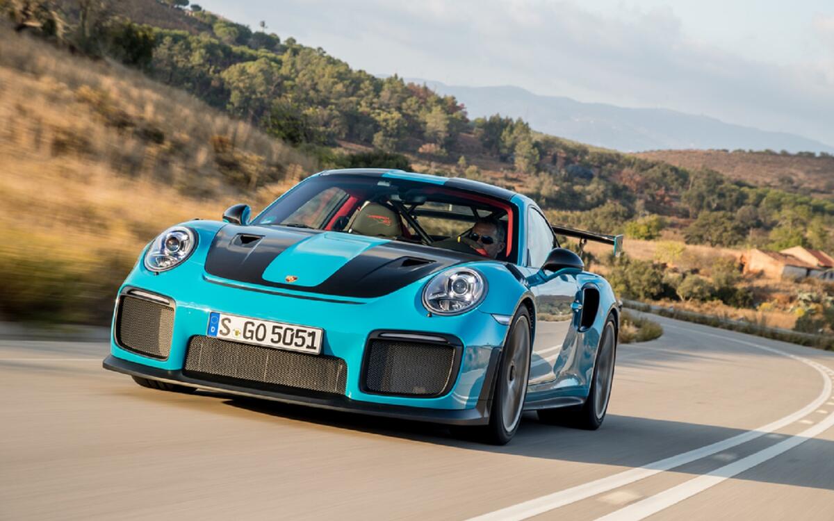 Porsche 911 GT2 RS (2017) Porsche 911 GT2 RS (2017)